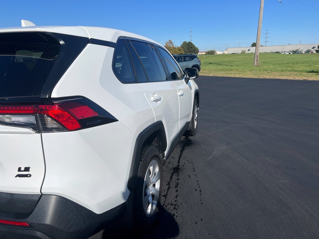 Used 2024 Ice Toyota LE image 6