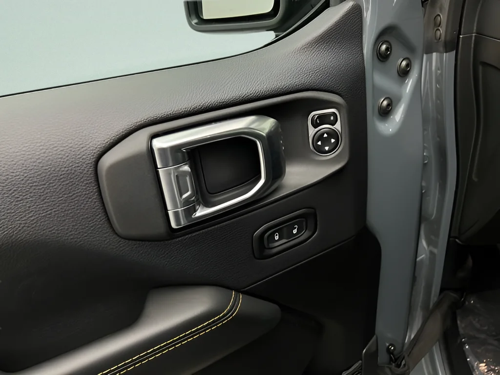 Used 2025 Anvil Clear Coat Jeep Sahara 4xe image 36