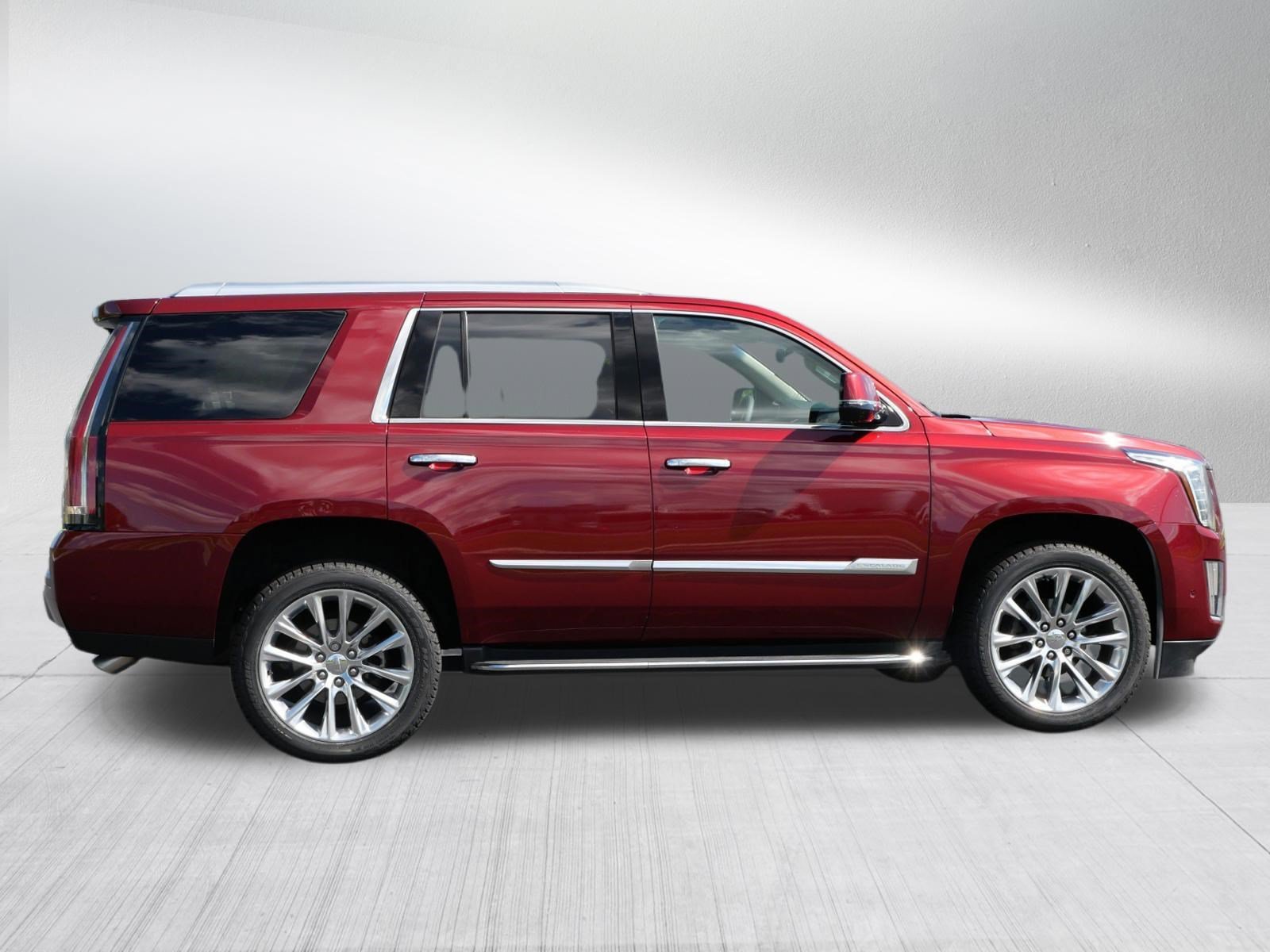 Used 2017 RED PASSION TINTCOAT Cadillac Luxury image 6