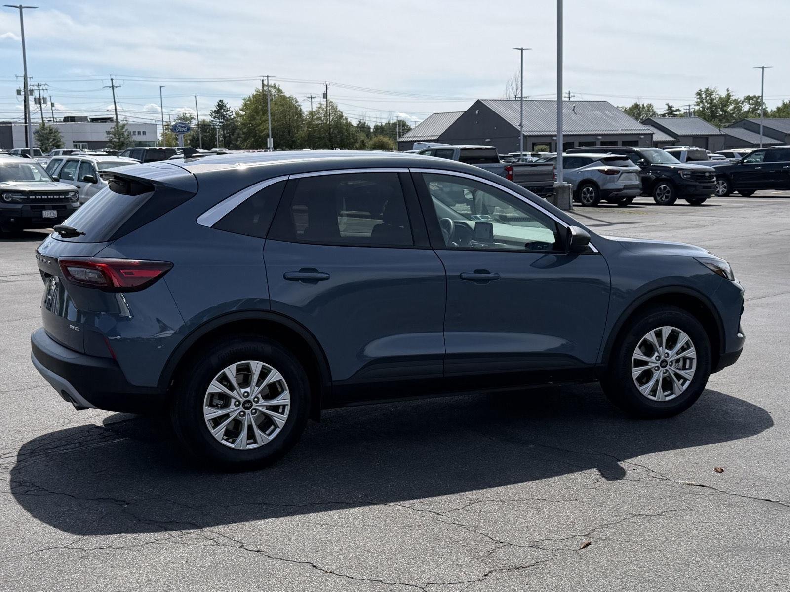 Used 2024 Vapor Blue Ford Active image 6