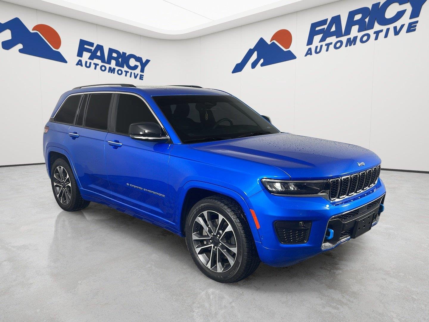 Used 2023 Hydro Blue Pearlcoat Jeep Overland image 4