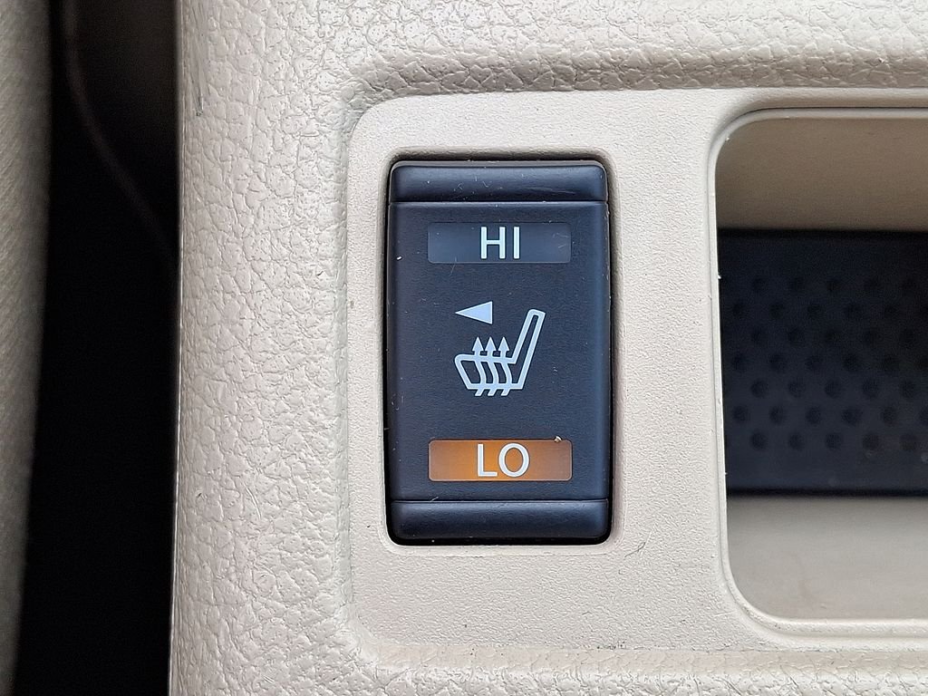 Used 2019 Green Nissan SL image 25