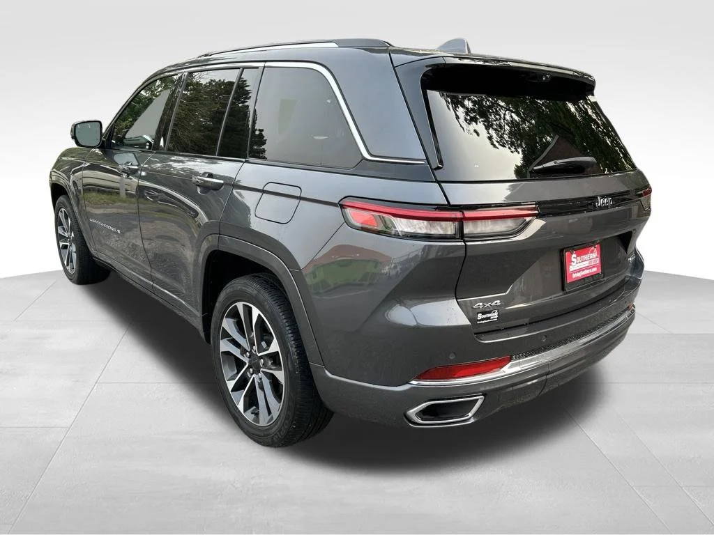 Used 2022 Gray Jeep Overland image 3