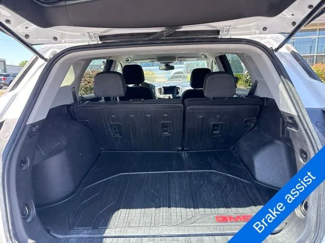 Used 2022 White GMC SLE image 7