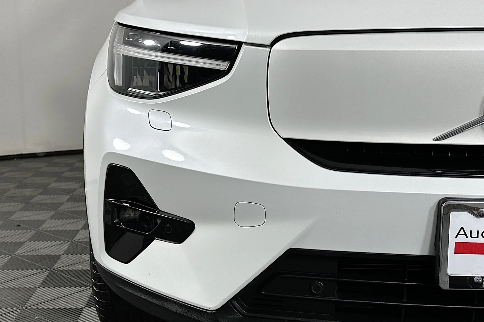 Used 2023 Crystal White Metallic Volvo Ultimate image 16