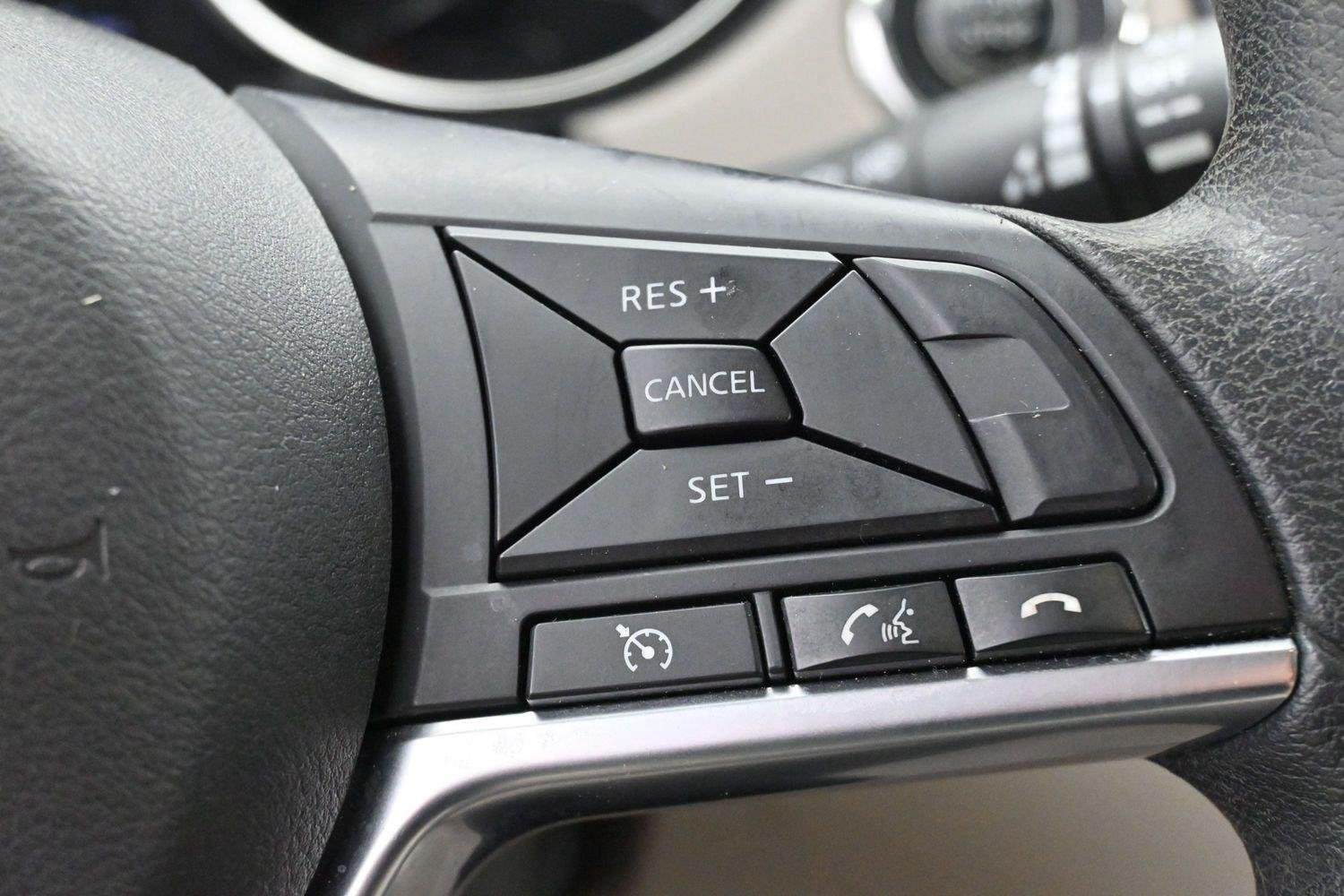 Used 2018 Pearl White Nissan SV image 19