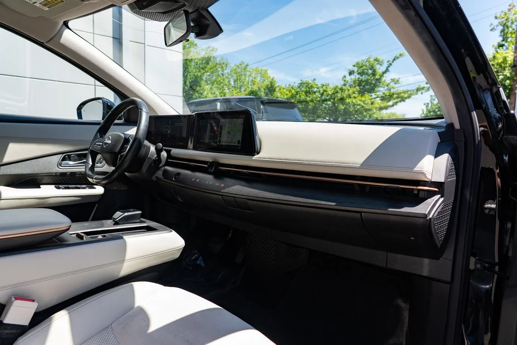Used 2023 Black Nissan ENGAGE image 27