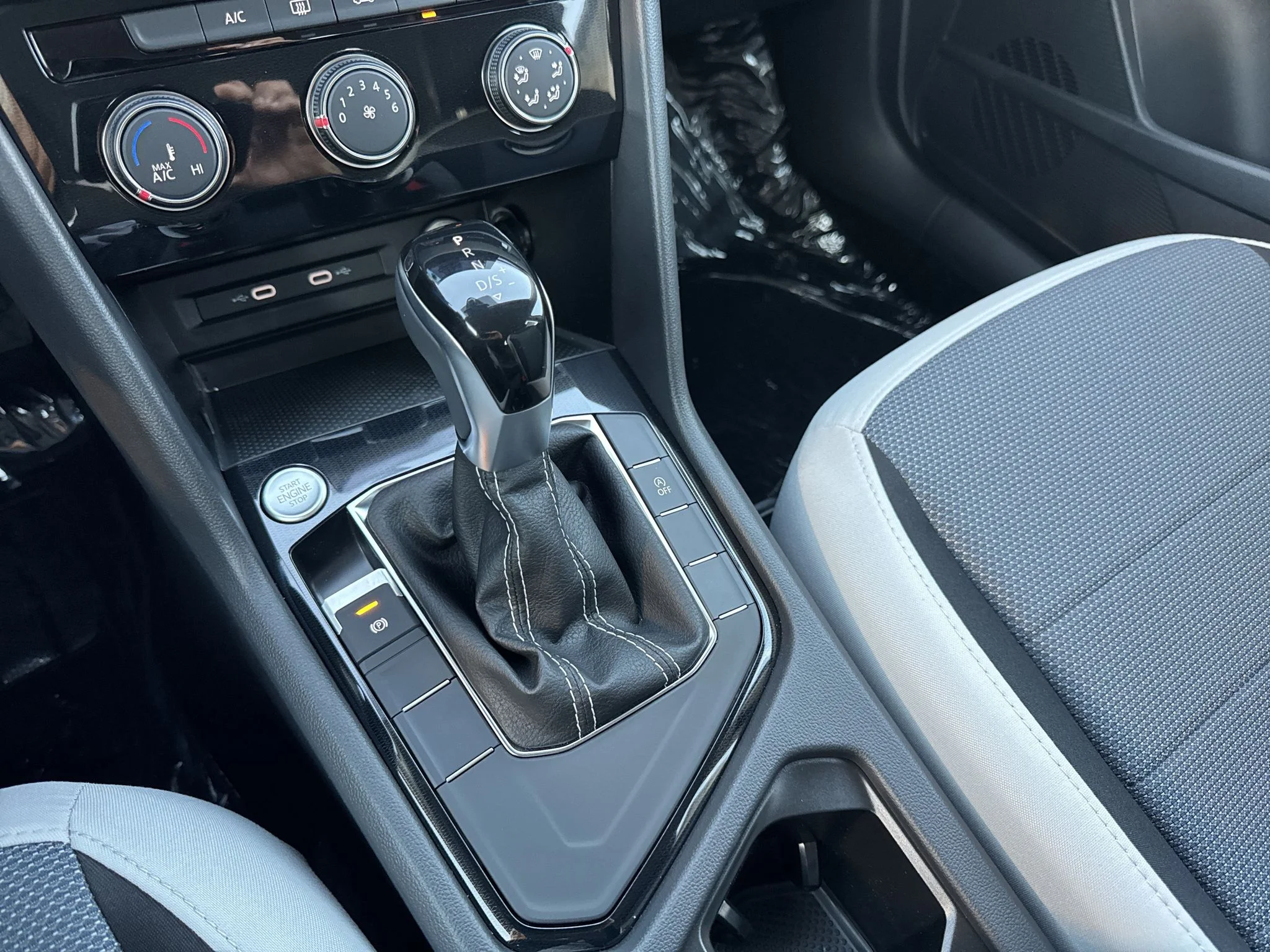New 2027 Platinum Gray Metallic Volkswagen S image 27
