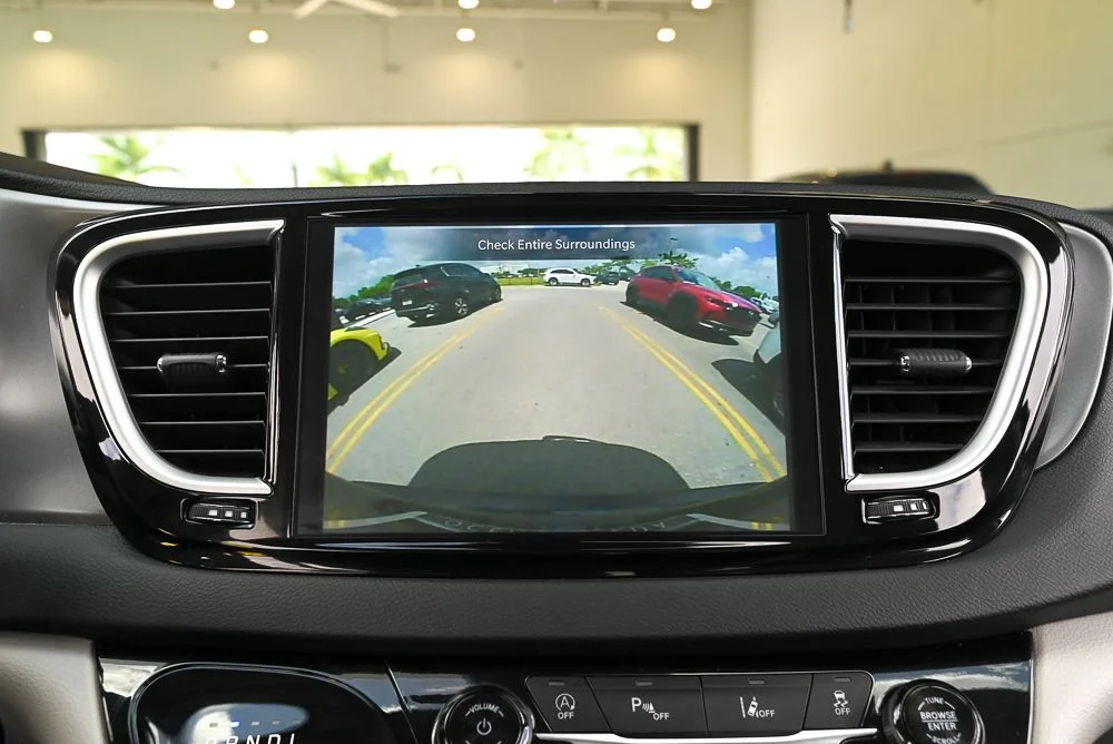 Used 2024 Black Chrysler Touring L image 29