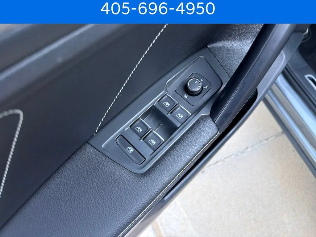 Pre-Owned 2023 Volkswagen Tiguan SE R-Line Black