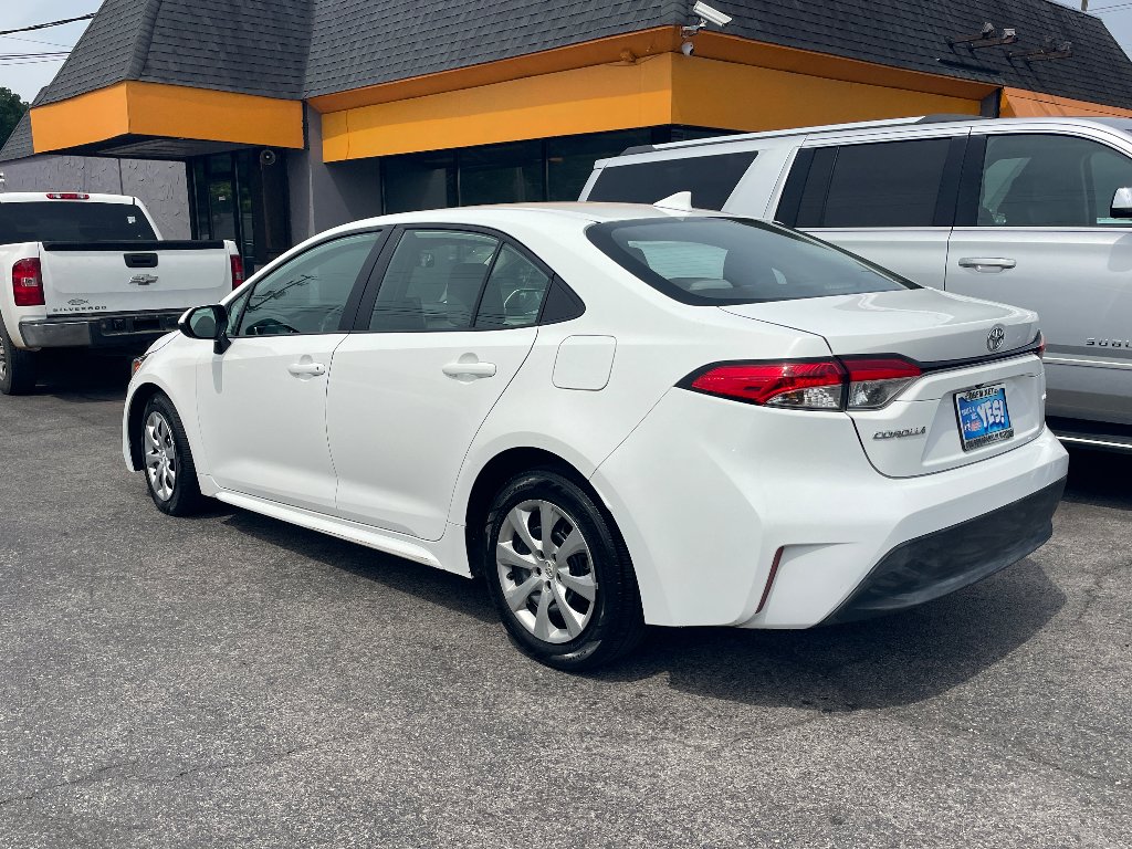 Used 2024 Ice Cap Toyota LE image 5