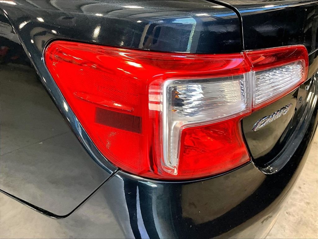 Used 2014 Gray Toyota LE image 34