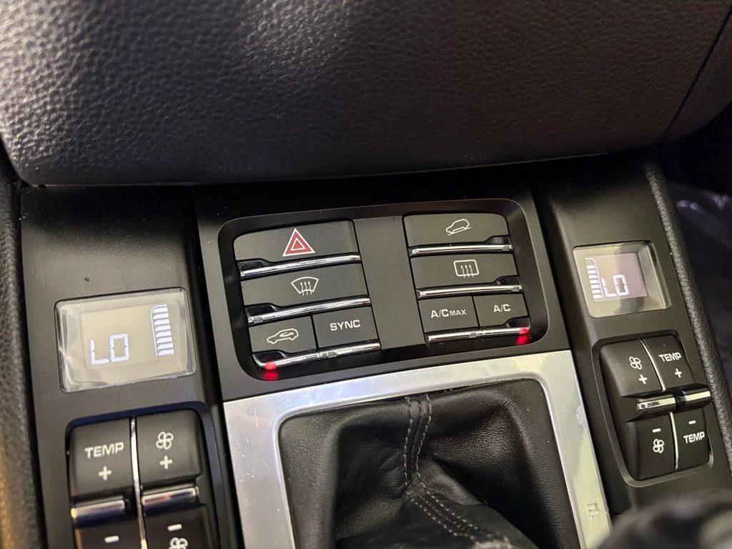 Used 2018 White Porsche Base image 32
