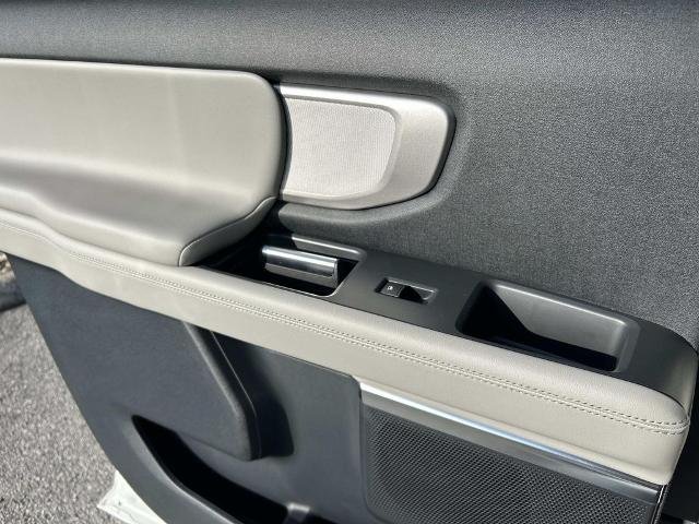 New 2027 Star White Metallic Tri-Coat Ford MAX Active image 16