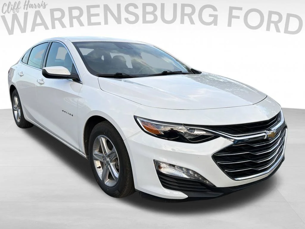 Used 2024 Summit White Chevrolet LT image 1