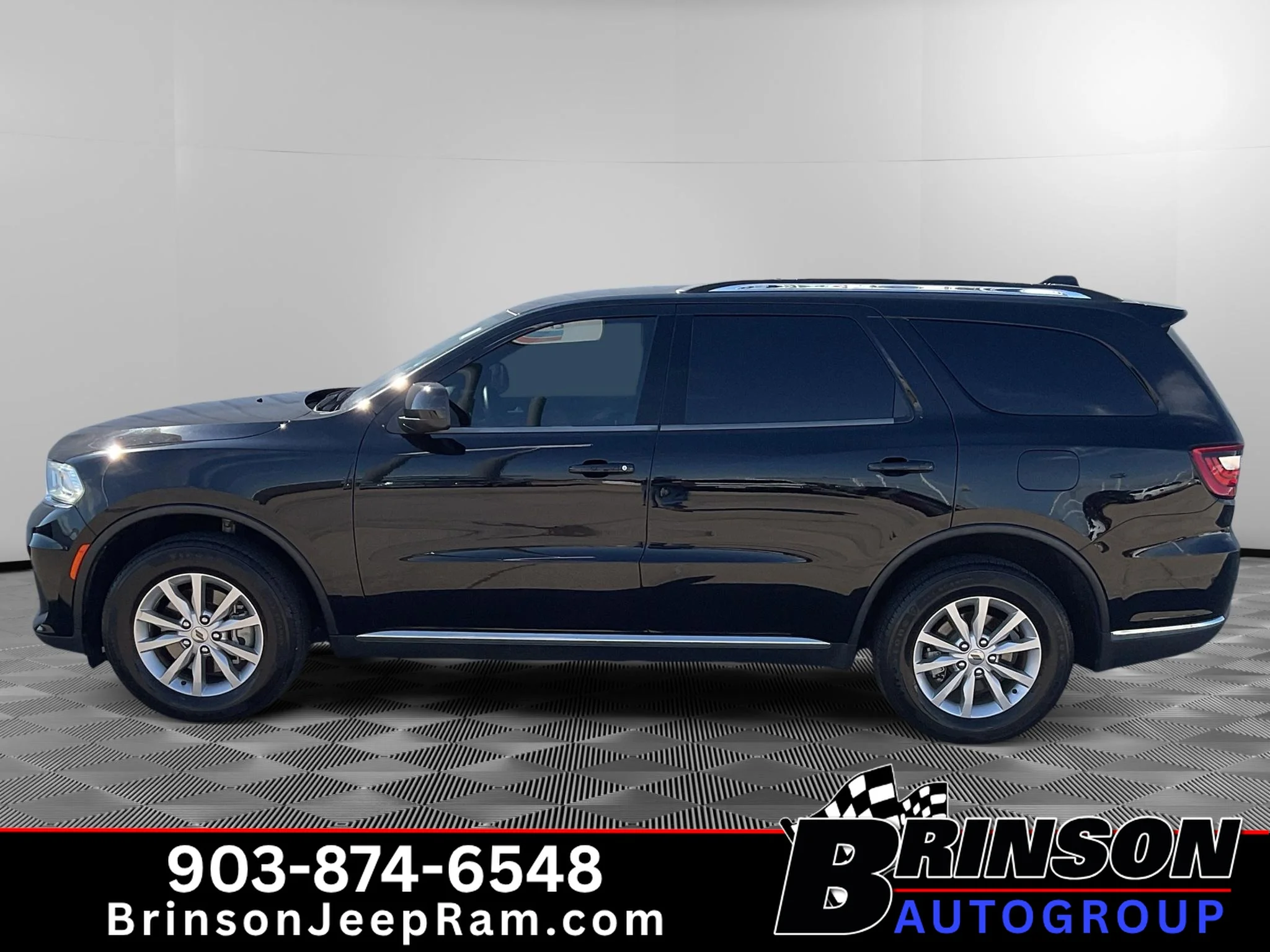 Used 2023 DB Black Clearcoat Dodge SXT image 4