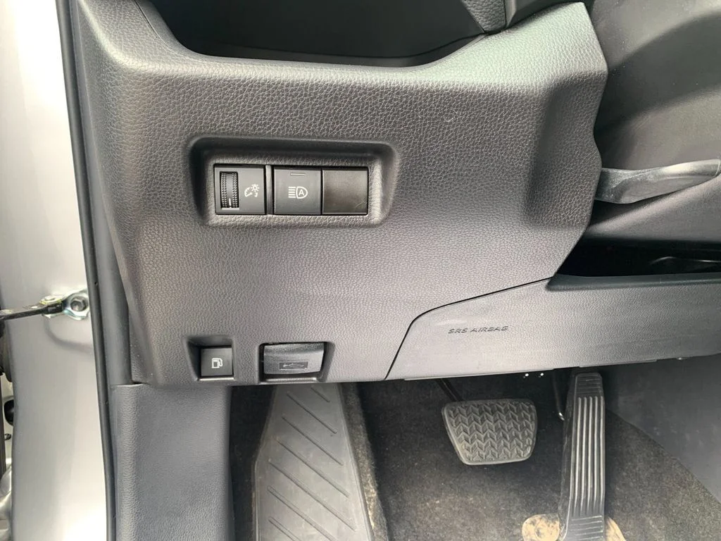 Used 2025 Silver Toyota XLE image 31