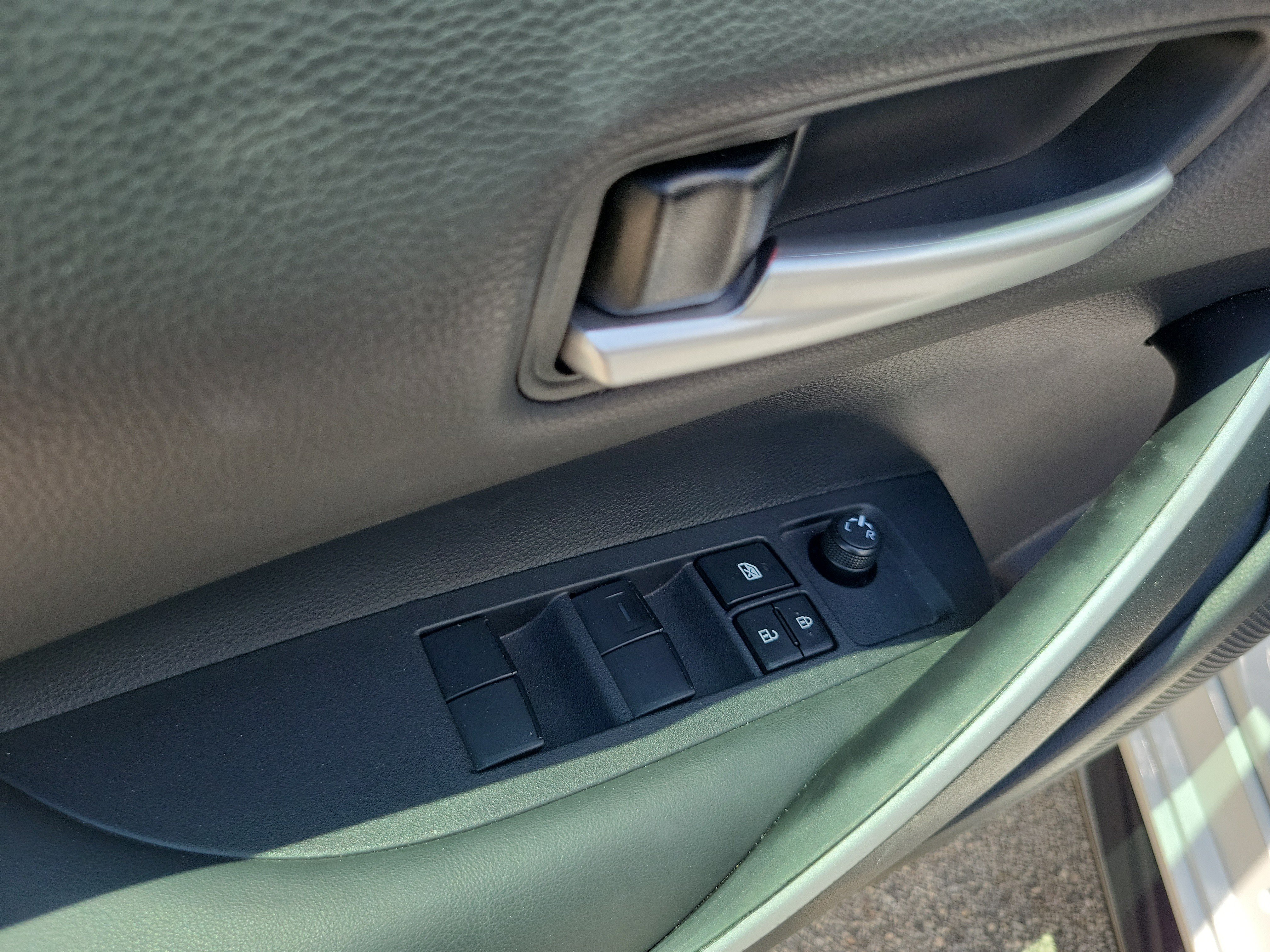 Used 2025 Pearl Toyota SE image 18