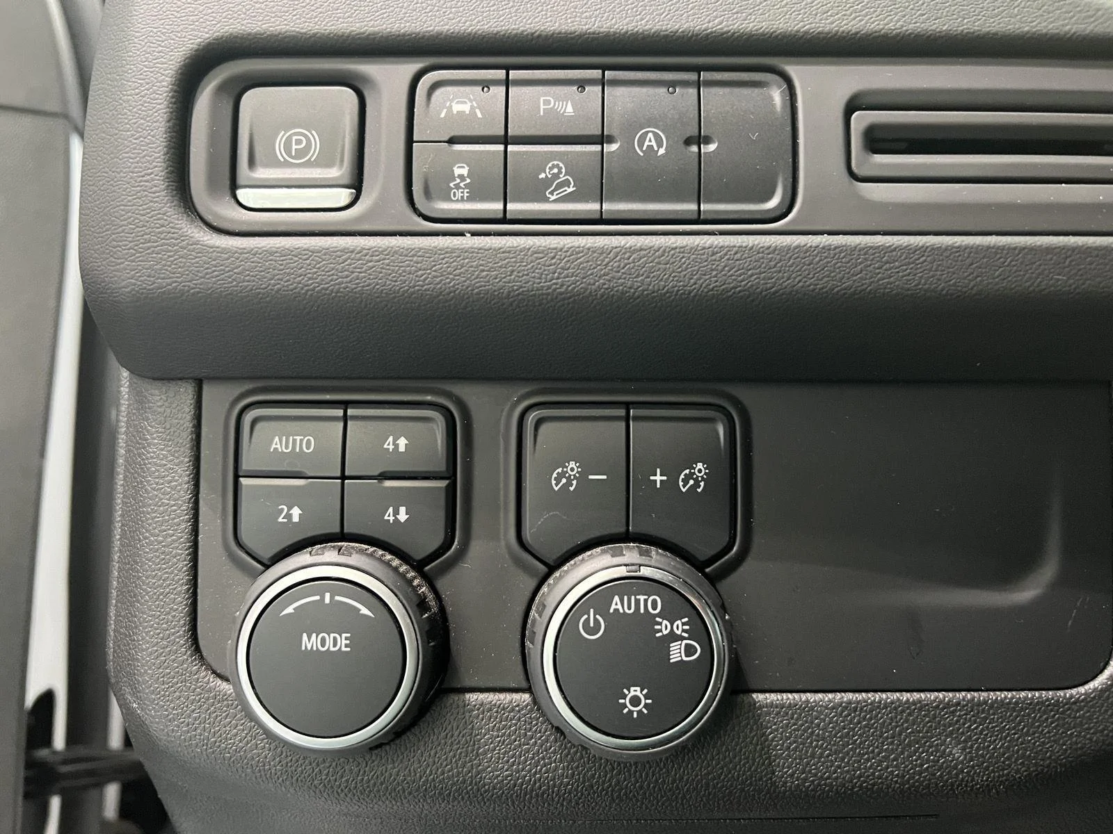 Used 2023 Summit White Chevrolet Premier image 15