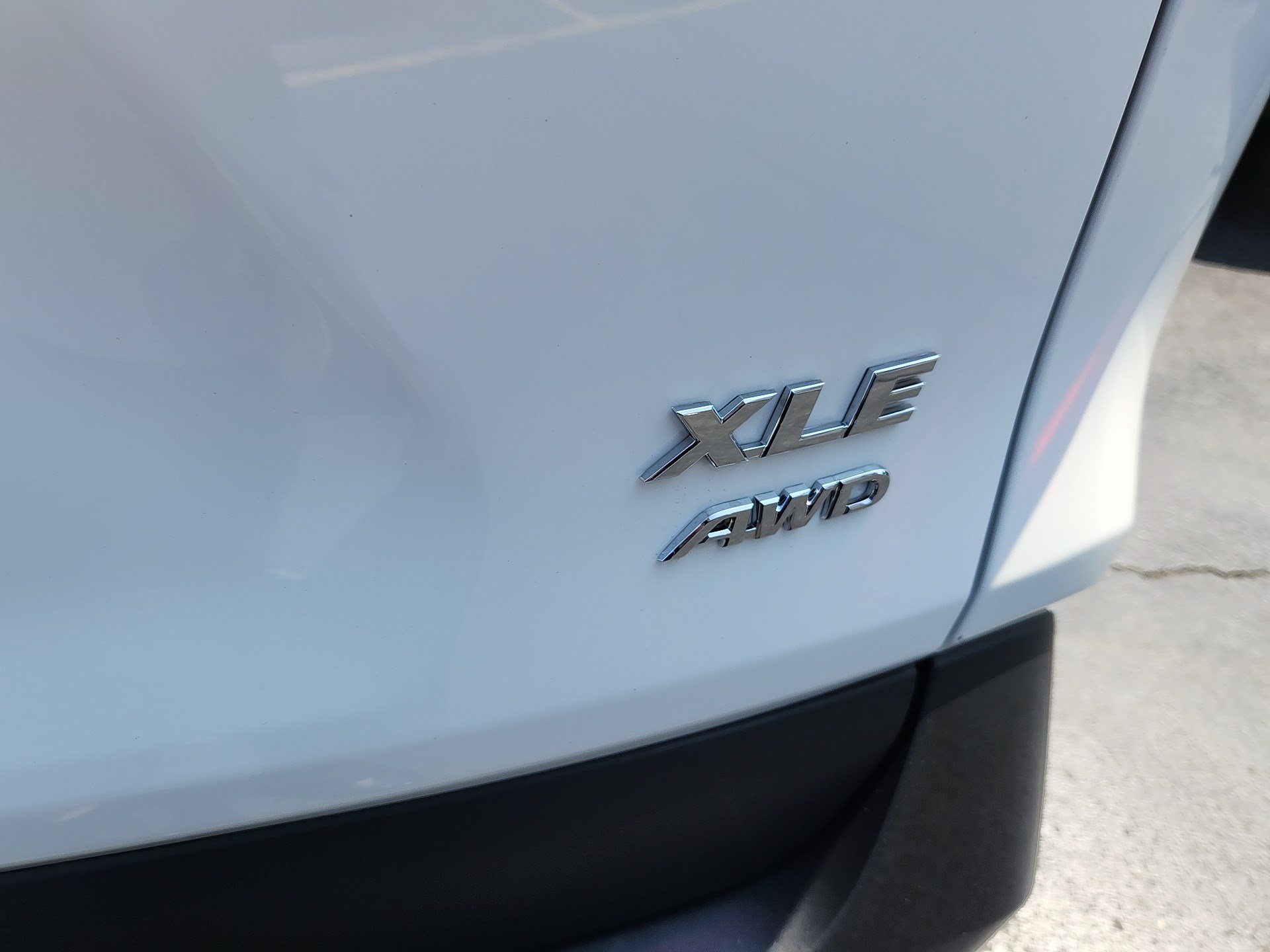 Certified Used 2025 White Toyota XLE image 25