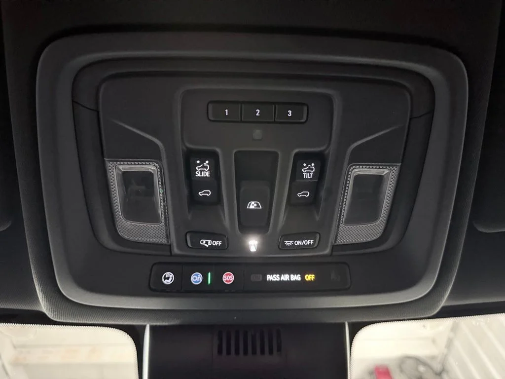 Used 2023 White GMC AT4 image 26