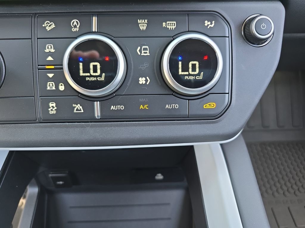 New 2026 Santorini Black Land Rover X-Dynamic SE image 24