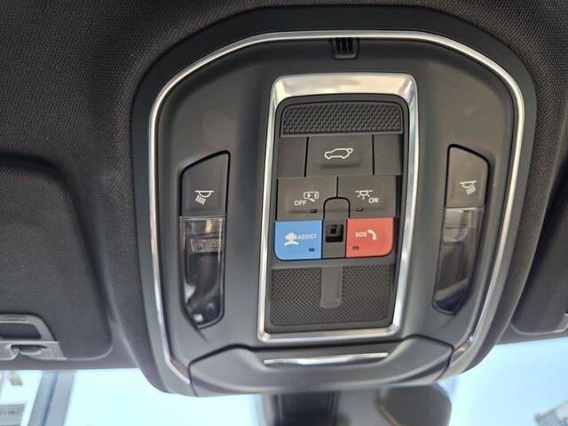 Used 2024 Diamond Black Crystal Pearlcoat Jeep Limited image 22