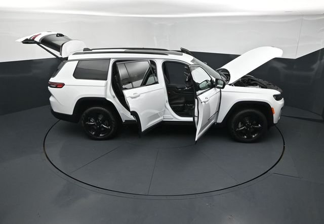 New 2026 Bright White Clear-Coat Exterior Paint Jeep Limited image 30