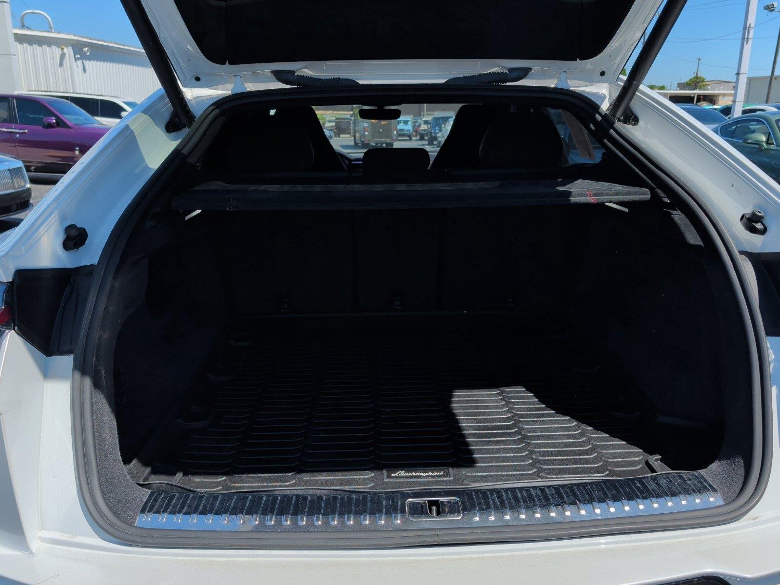 Used 2023 Bianco Monocerus Matt Lamborghini Performante image 36