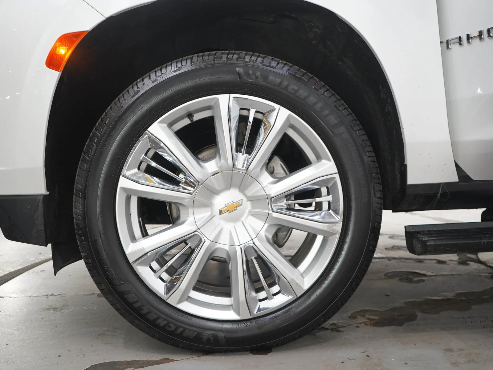 Used 2021 IRIDESCENT PEARL TRICOAT Chevrolet High Country image 29