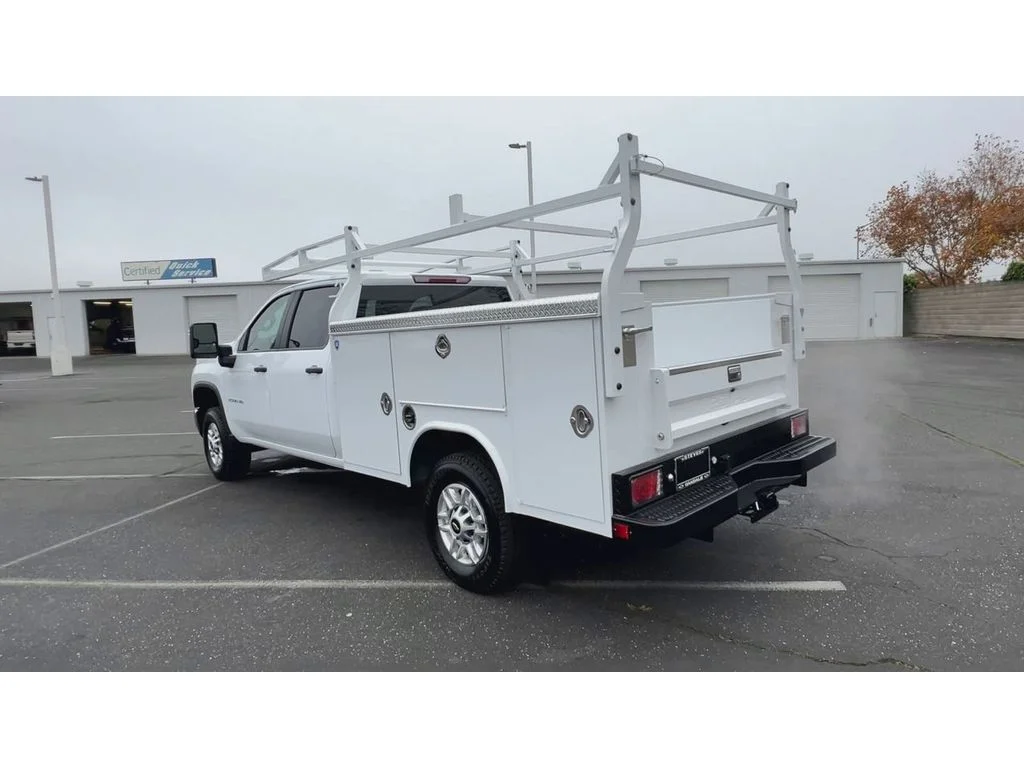 New 2026 Summit White Chevrolet WT image 9