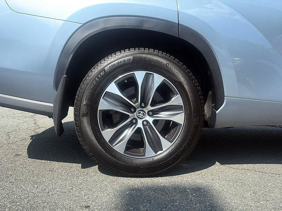 Used 2023 Moon Dust Toyota XLE image 36
