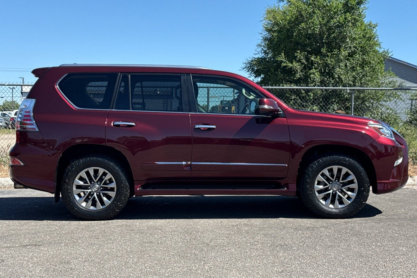 Used 2019  Lexus 460 Luxury image 3