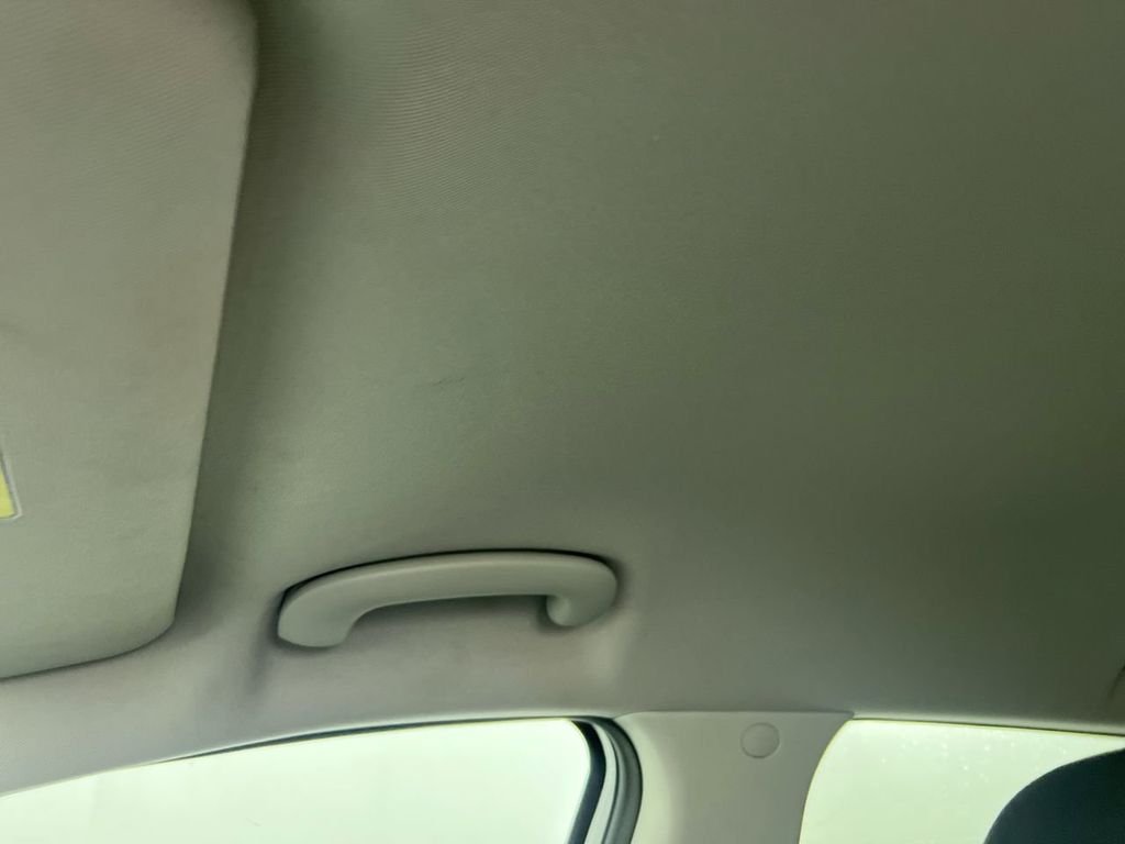 Used 2019 White Kia LX image 19