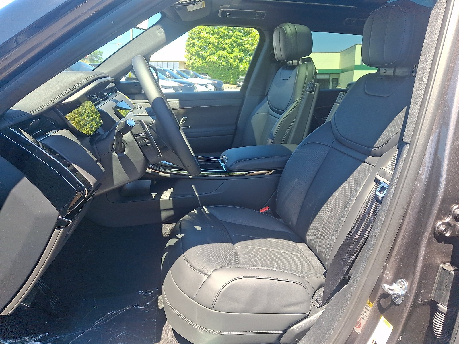 New 2026 Charente Grey Land Rover Dynamic SE image 8