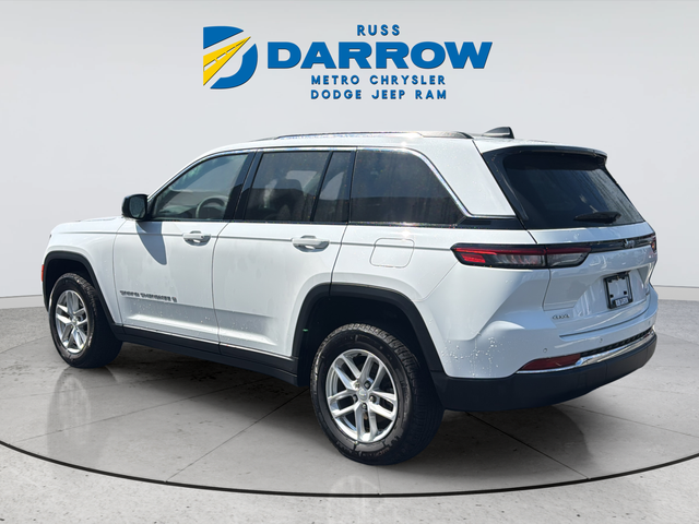 Used 2024 White Jeep Laredo X image 3