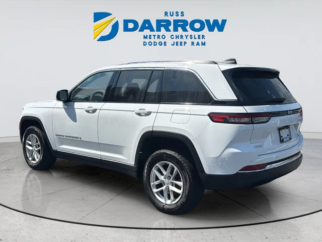 Used 2024 White Jeep Laredo X image 3