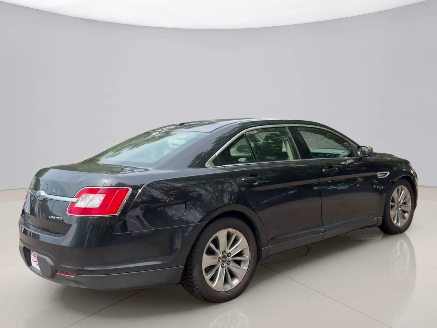 Used 2011 Black Ford LIMITED image 4