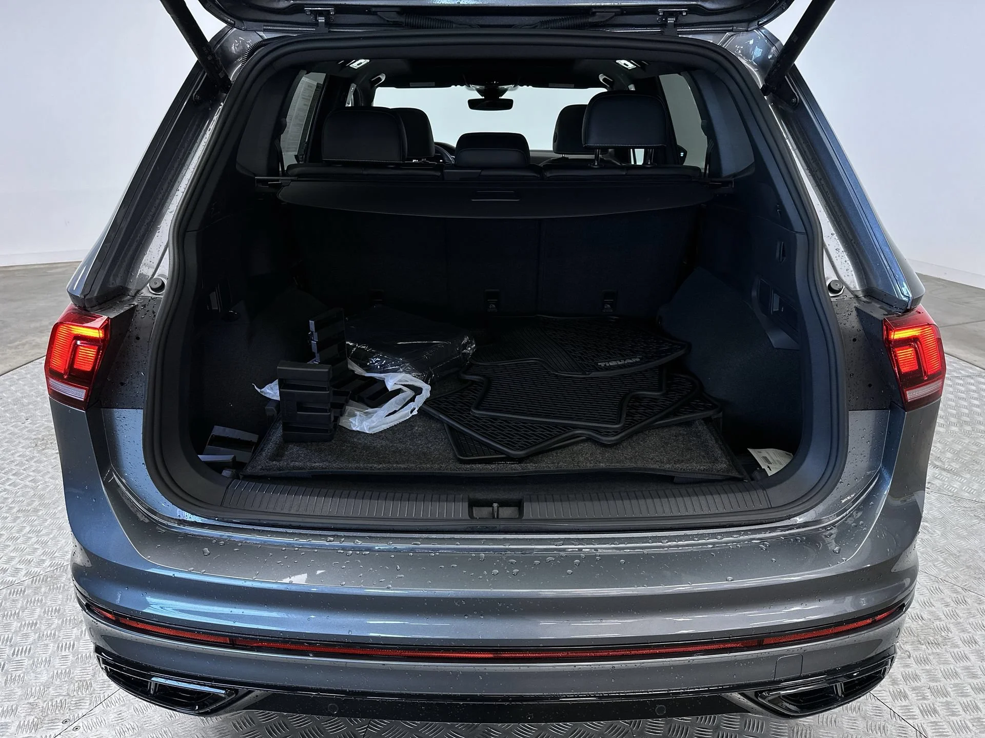 Used 2024 Platinum Gray Metallic Volkswagen SE R-Line Black image 24