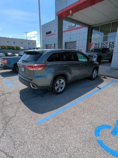 Used 2019 Green Toyota Limited image 7