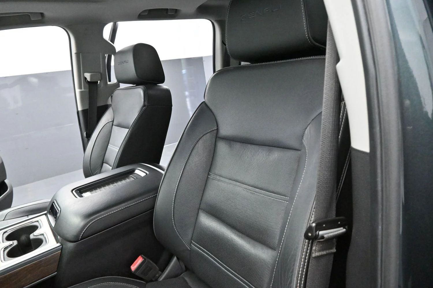 Used 2017 DARK SLATE METALLIC GMC Denali image 15