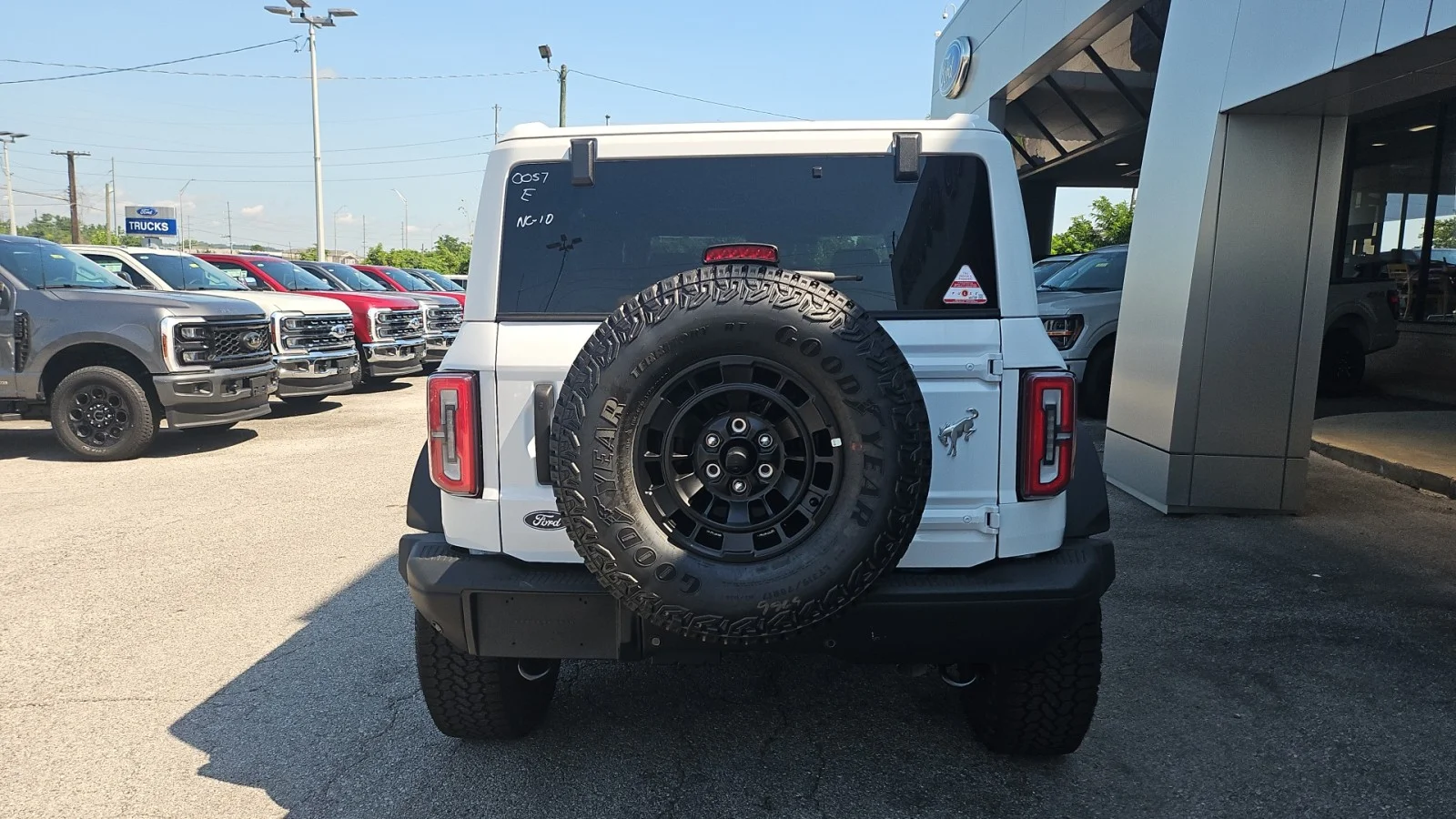 New 2026 Oxford White Ford Badlands 4WD image 4