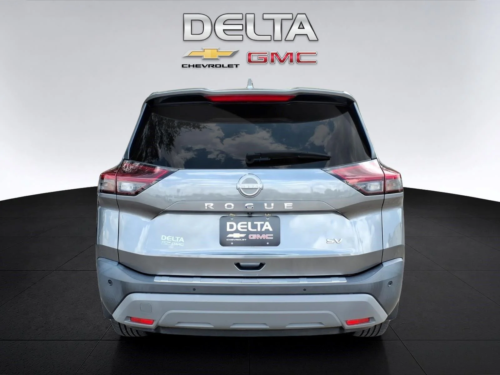 Used 2022  Nissan SV image 4