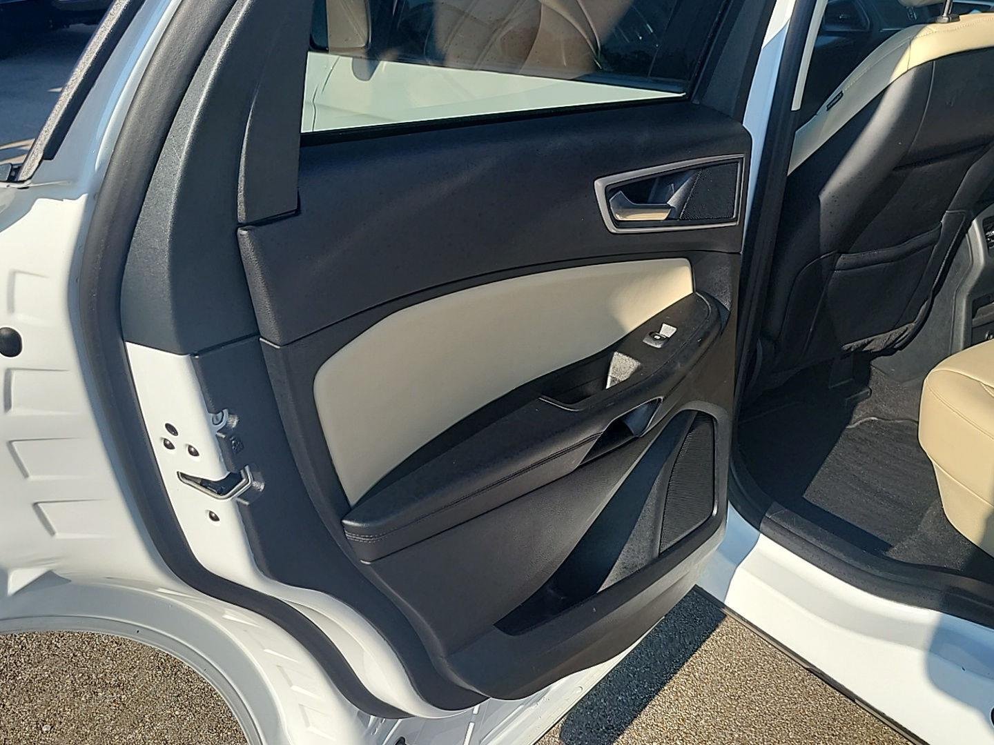 Used 2024 Oxford White Ford SEL image 10