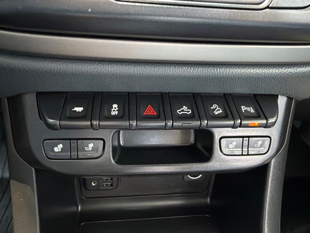 Used 2020 Black Chevrolet Z71 image 32