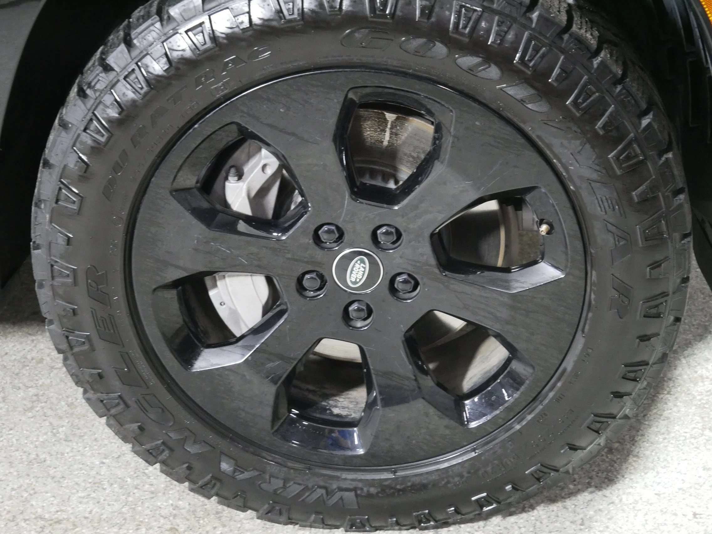 Used 2024 BRONZE Land Rover X-Dynamic SE image 15