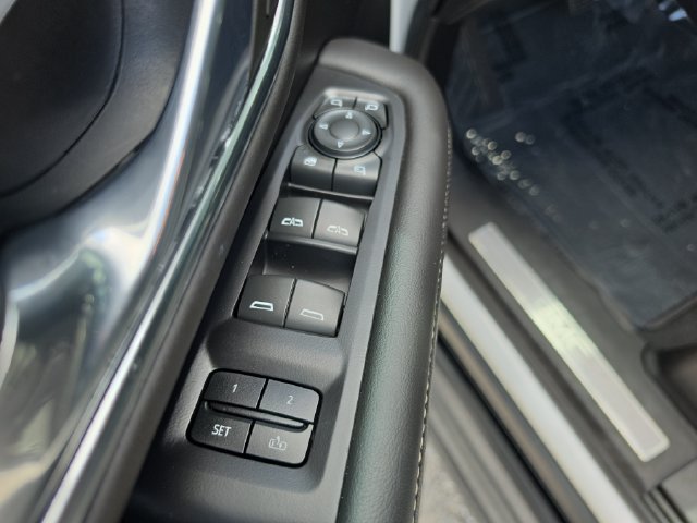 2023 GMC Yukon SLT - Photo 17