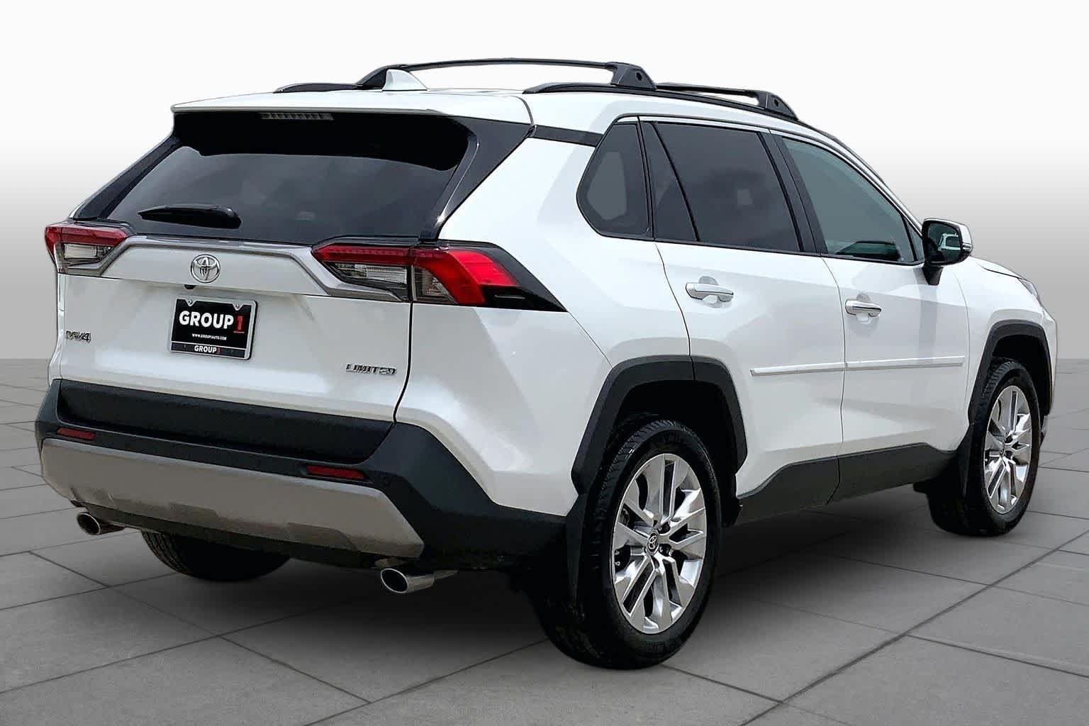 Used 2025 Wind Chill Pearl Toyota Limited image 13