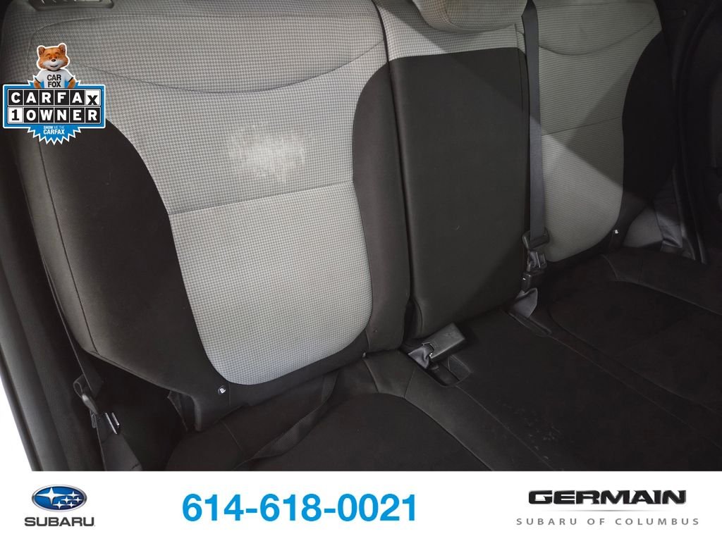 Used 2017 White Kia Base image 18