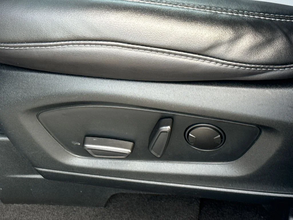 Certified Used 2023 Blue Ford XLT image 25
